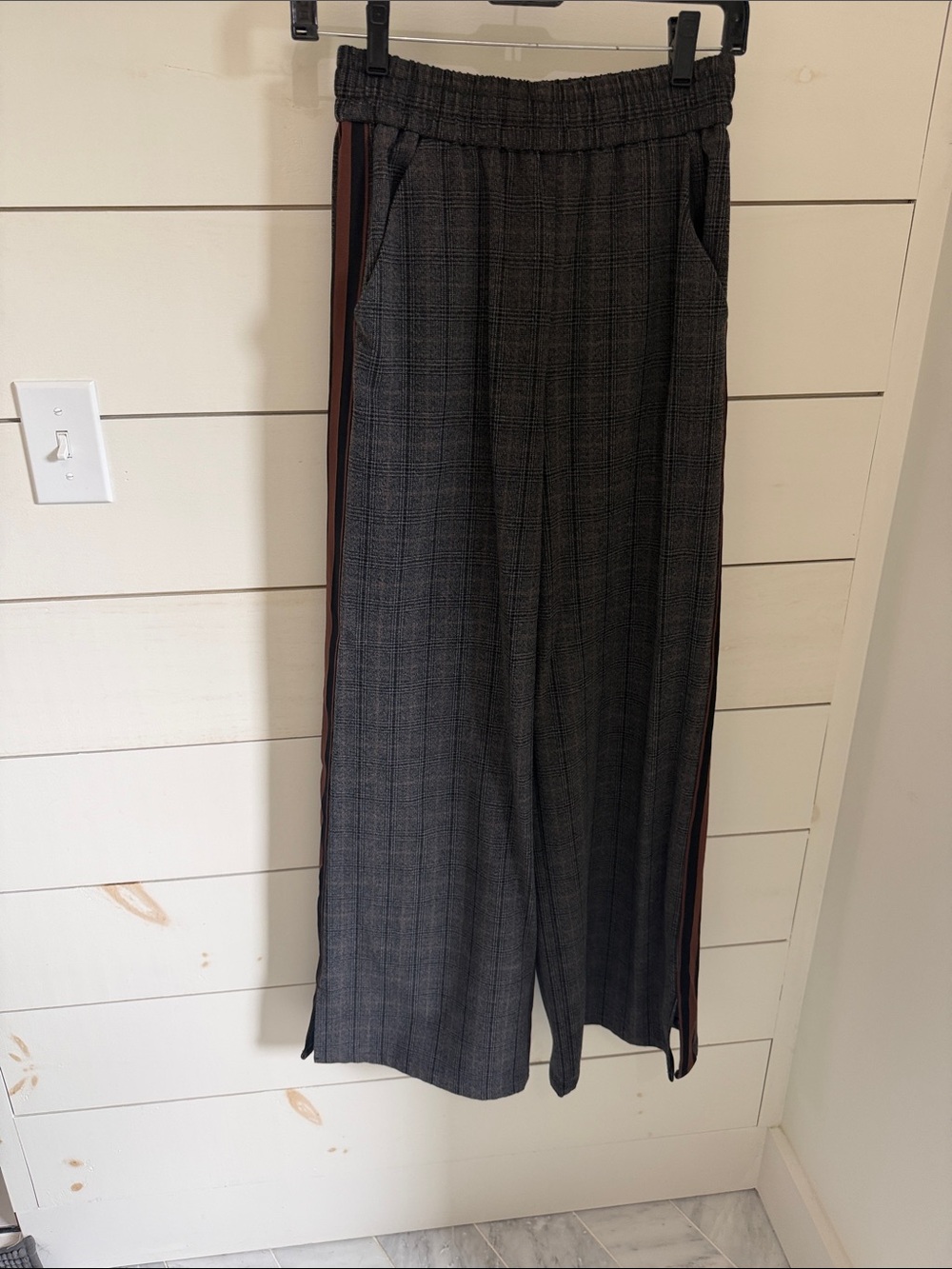 Evereve Gray Plaid Drawstring Wide-Leg Pants with Black Trim